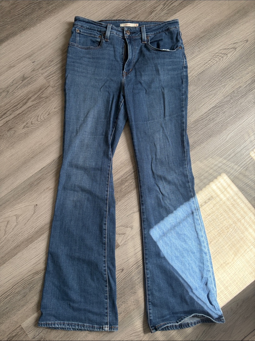 Levi's Women's Flare Jeans in Dark Blue Wash